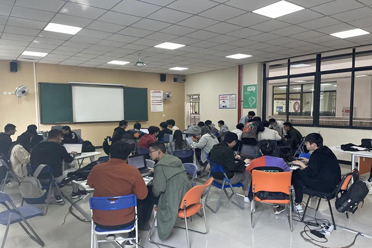 以“项目”促教，让“学习”更高效 ——走进川科鼎利（互联网+）学院WEB岗位项目班  (图1)