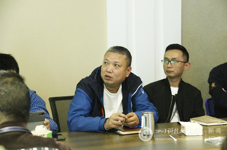 凝心聚力再启航 不负韶华勇追梦——我校互联网+、中德、人工智能学院“奋进的劳动者”举行民主座谈会(图2)