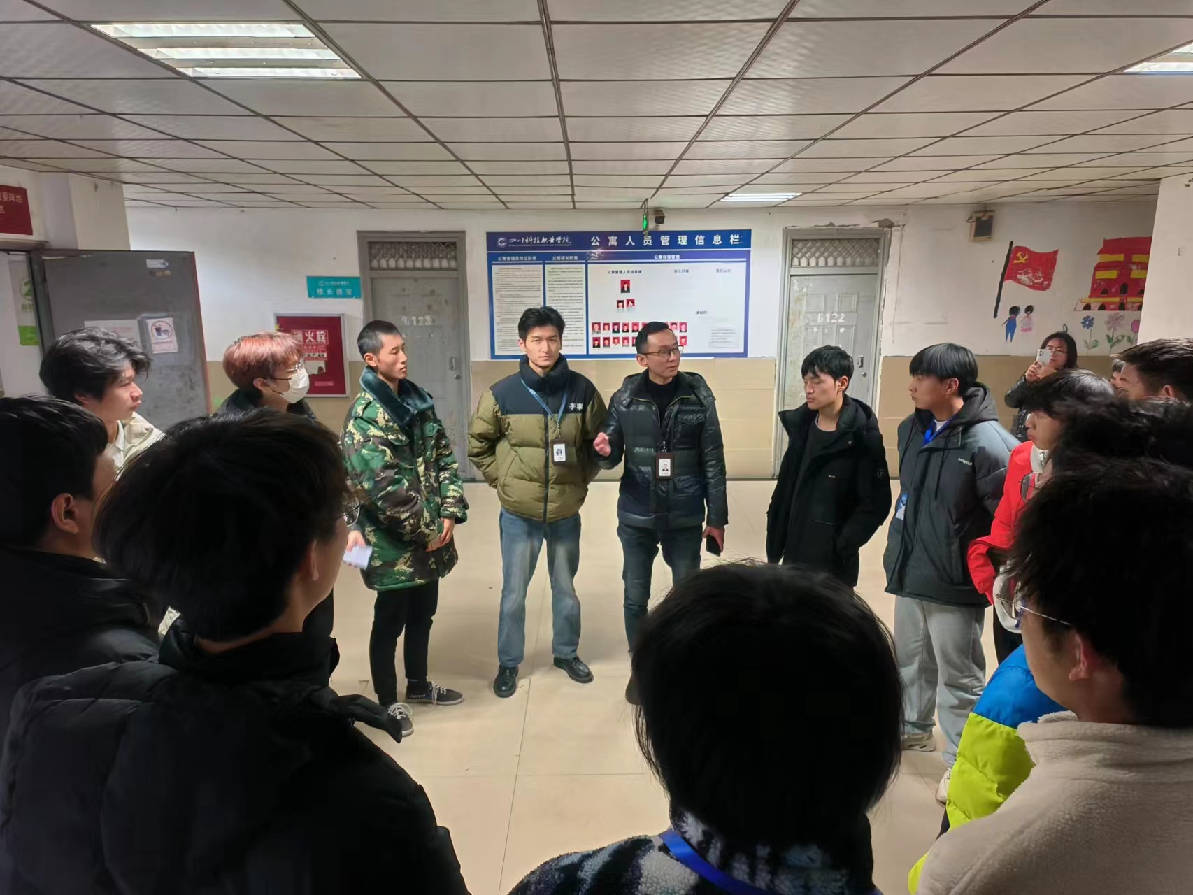 信息与通信学院组织辅导员对学生宿舍进行交叉检查(图2)