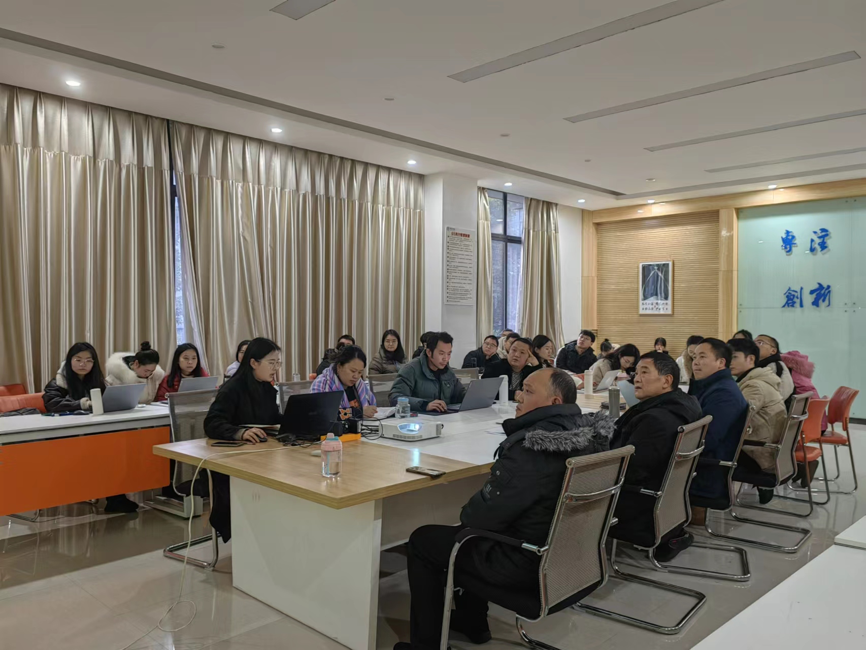 信息与通信学院召开18周教学工作例会(图2)