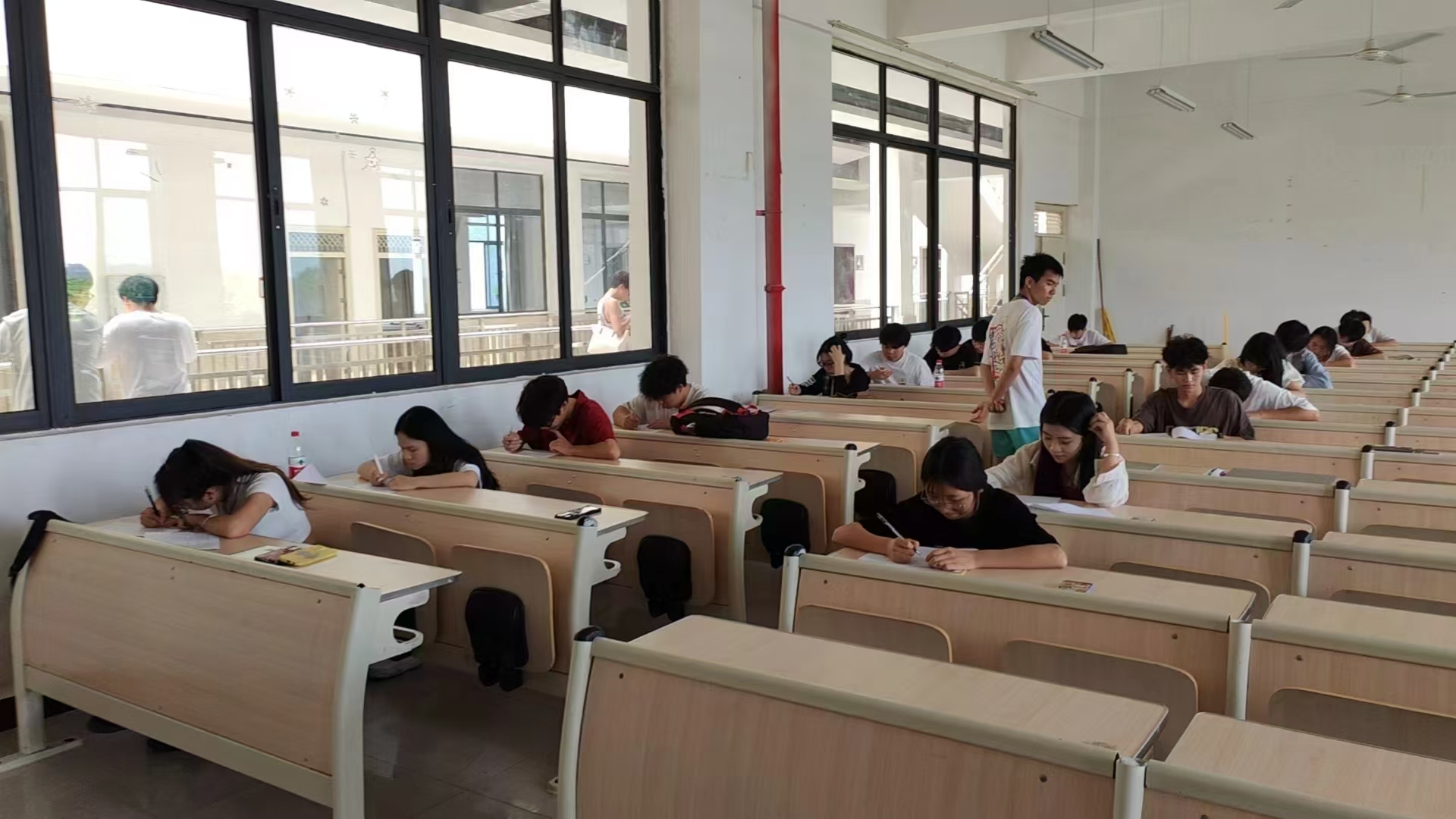 信息与通信学院党团服务中开展心学生干部换届竞选集中笔试考核(图2)