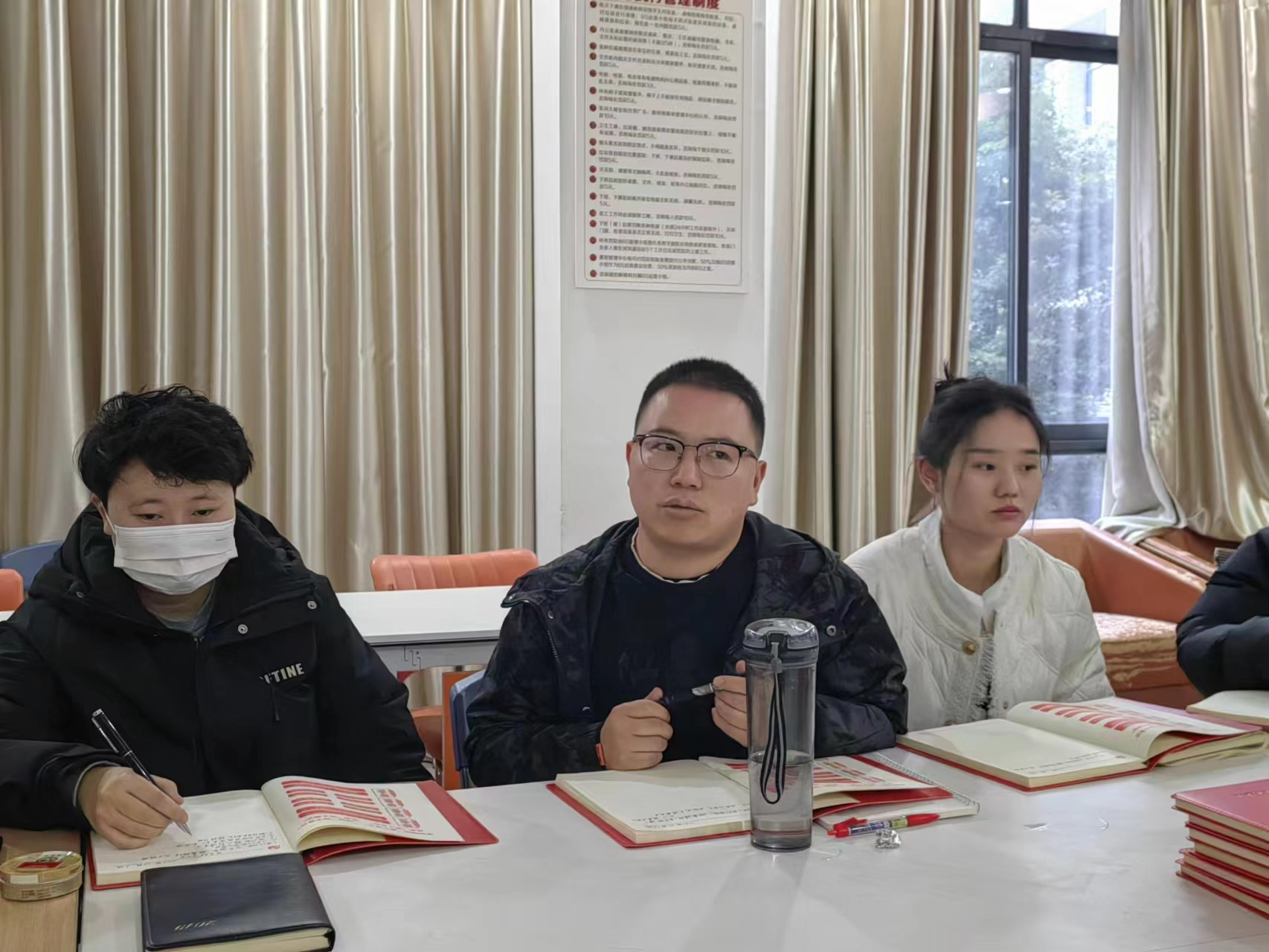 “牢记历史，勿忘国耻，凝聚精神，奋力拼搏”12.13国家公祭日专题学习会(图2)