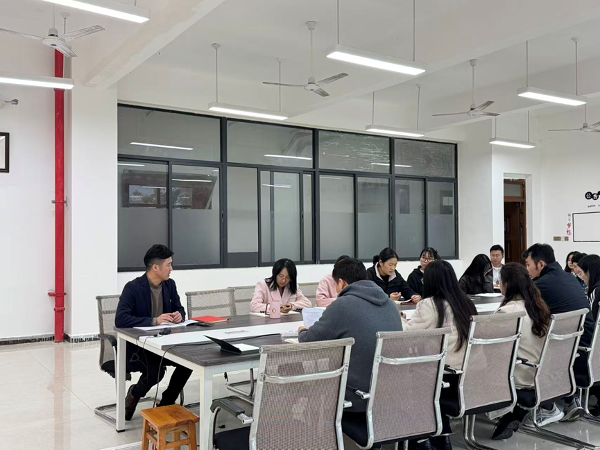 党建引领明方向 凝心聚力谋发展—— 信息与通信学院召开学习贯彻二十届四中全会精神专题会(图2) 1-2510300Q325Q8.png